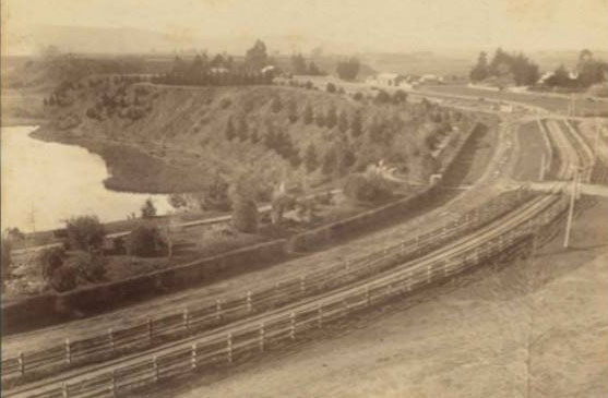 Railway tracks along Lake Te Ko Utu in Cambridge NZ